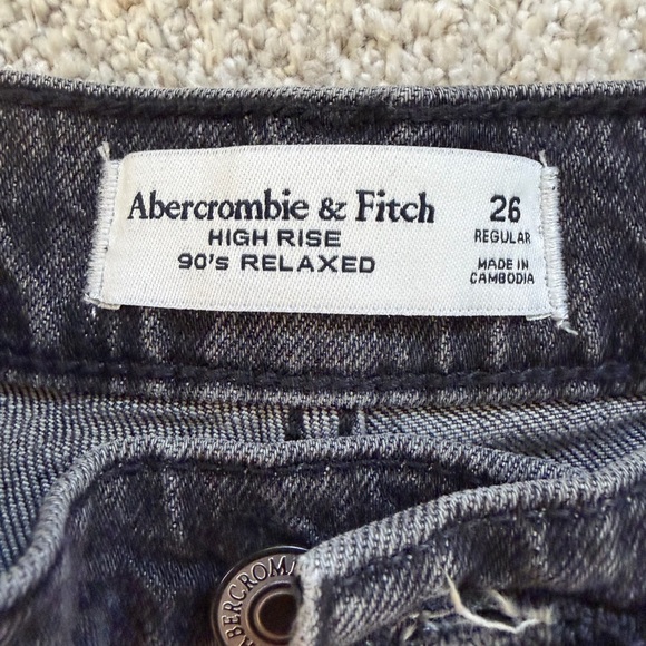 Abercrombie and Fitch high rise 90s relaxed jeans - Picture 2 of 5